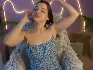 LovelyyLilu's Live Sex Cam Show