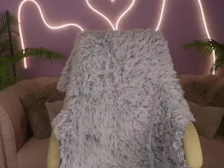 LovelyyLilu's Live Sex Cam Show