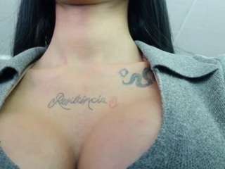 jen-m's CamSoda show and profile