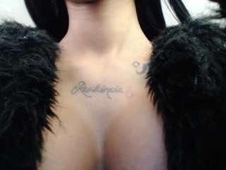 jen-m's CamSoda show and profile