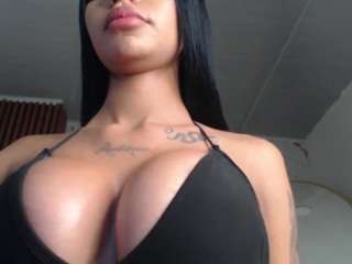 jen-m's CamSoda show and profile