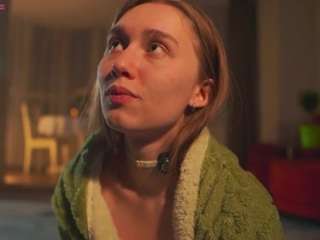 odiliagee, female webcam model,  years old, on live webcam