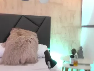 ValentiinaDiaz's Live Sex Cam Show