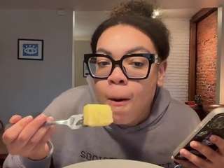 Live webcam model zahrabliss on Soda Cams