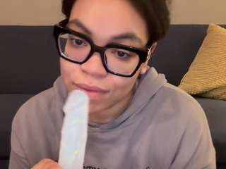 Live webcam model zahrabliss on Soda Cams