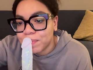 Live webcam model zahrabliss on Soda Cams