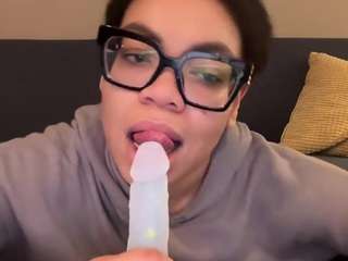 Live webcam model zahrabliss on Soda Cams