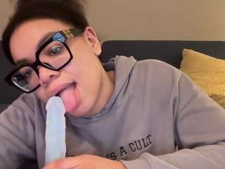 Live webcam model zahrabliss on Soda Cams