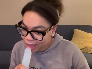 Live webcam model zahrabliss on Soda Cams