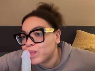 Live webcam model zahrabliss on Soda Cams