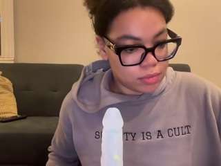 Live webcam model zahrabliss on Soda Cams