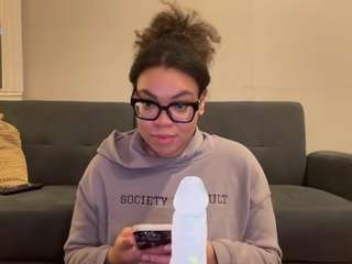 Live webcam model zahrabliss on Soda Cams