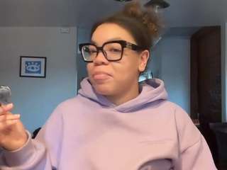 Live webcam model zahrabliss on Soda Cams