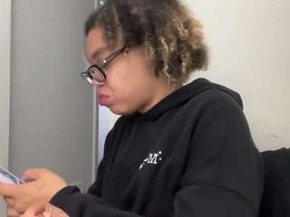 Zahrabliss's cam show statistics and live stream