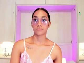 AnaihCollins live webcam show