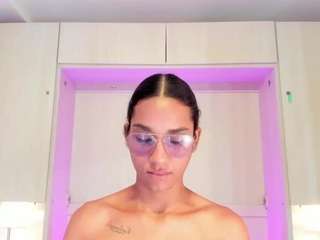 AnaihCollins live webcam show