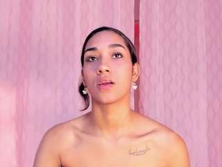 AnaihCollins live cam preview