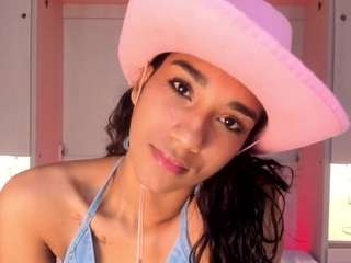AnaihCollins live cam preview