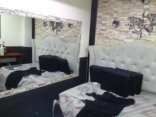 catalella-latina Live Webcam on CamSoda