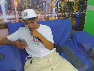 EdwardKlins's Live Sex Cam Show