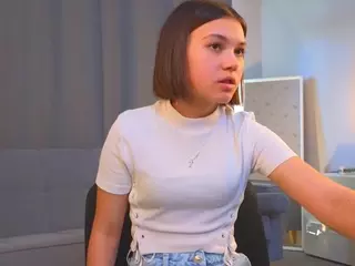 MaeBeale's Live Sex Cam Show