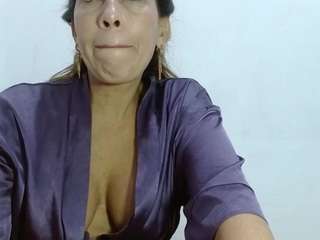 blonde-oldgirl live cam preview