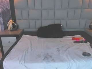 your-lady-milf Live Webcam on CamSoda