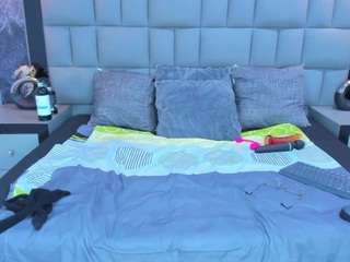 your-lady-milf's live room