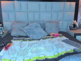 your-lady-milf's live room