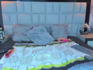 your-lady-milf's live room