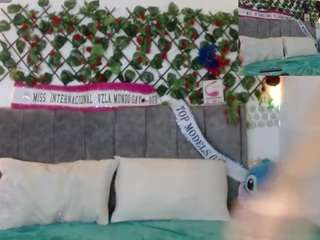 anto-doll-xxx Live Webcam on CamSoda