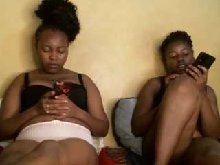 prettylorii's CamSoda show and profile