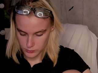 carolin-miller Live Webcam on {site_name}