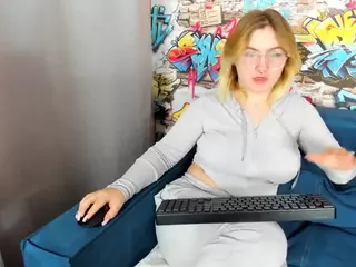 Julia-Jips's Live Sex Cam Show