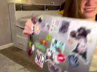 monafulford's CamSoda show and profile