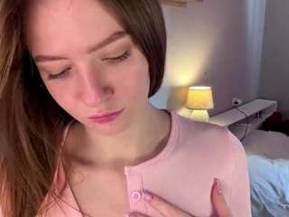 monafulford's CamSoda show and profile