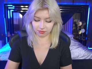 selenairiss's CamSoda show and profile