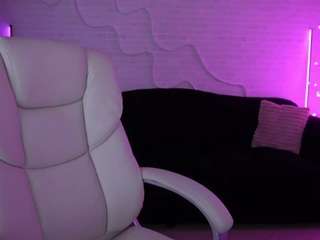 selenairiss live cam profile