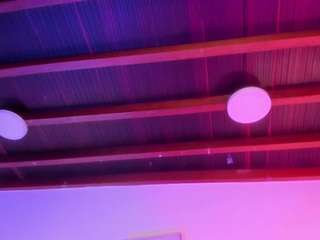 Live webcam model isabellacruz1 on Soda Cams