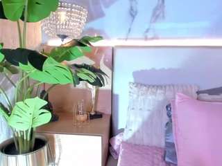 le modèle valeryy-smith est en webcam porno dans un show sur le site camsoda, il possède les tags suivants: ass,no smoking,horny,lingerie,lovense,lush,naked,natural,nature,nipple piercings,no drinking,pov,flashing,public,role play,sexy,shaved pussy,strip,striptease,thin