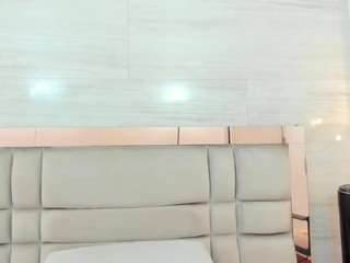 Discover hot streamer Karol-lewiss and her au naturel physique karol-lewiss from CamSoda