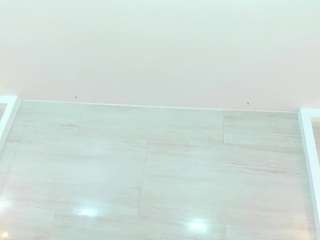 Discover hot streamer Karol-lewiss and her au naturel physique karol-lewiss from CamSoda