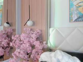 karolinee Live Webcam on CamSoda