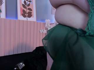 karolinee's CamSoda show and profile