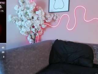 karolinee live webcam show