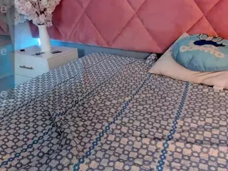 Karolinee's Live Sex Cam Show