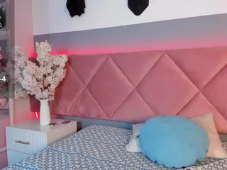 Karolinee's Live Sex Cam Show