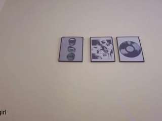 yourbabyluna18 live cam profile