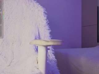 yourbabyluna18's CamSoda show and profile