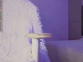 yourbabyluna18's CamSoda show and profile